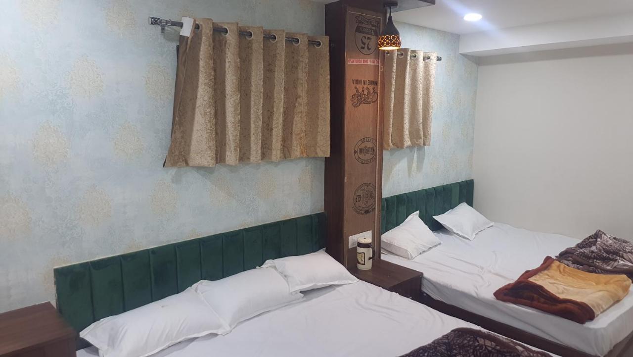 Green Leaf Hotel Ujjain Esterno foto