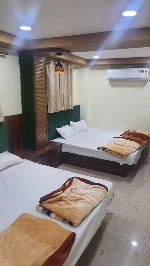 Green Leaf Hotel Ujjain Esterno foto