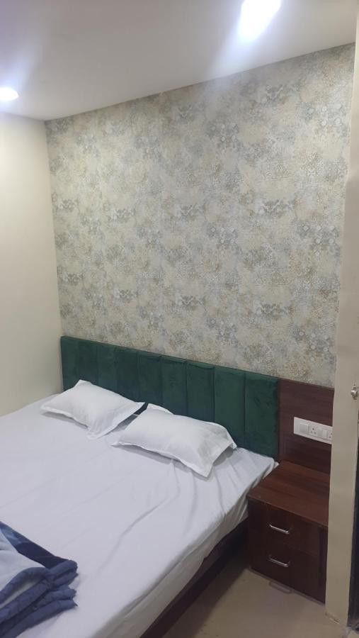 Green Leaf Hotel Ujjain Esterno foto