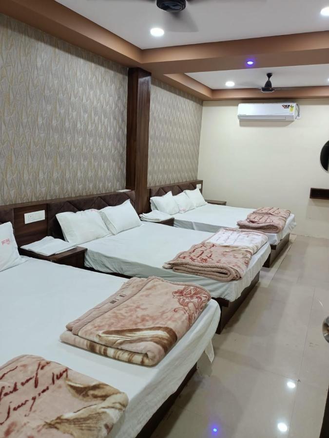 Green Leaf Hotel Ujjain Esterno foto