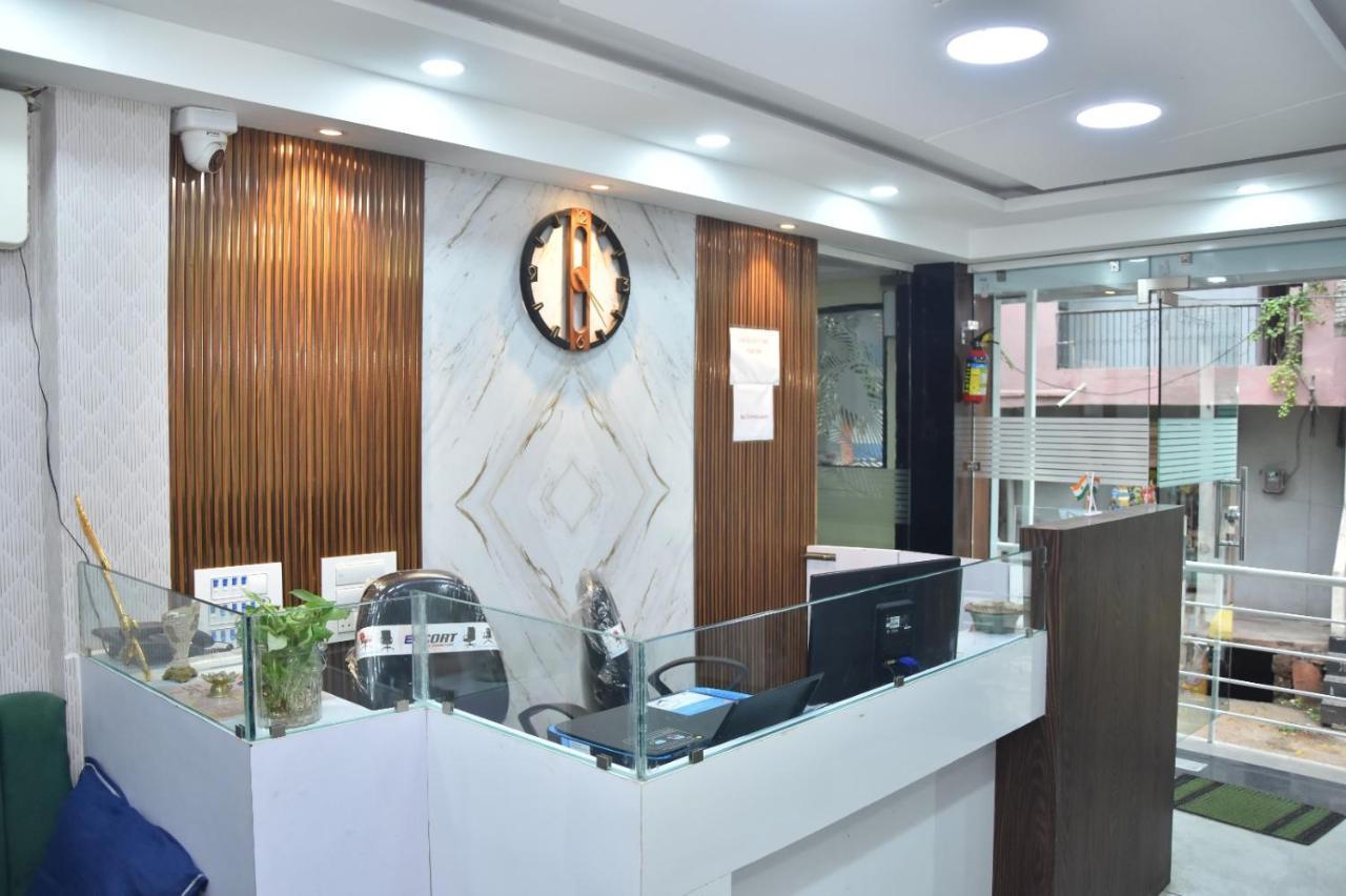 Green Leaf Hotel Ujjain Esterno foto