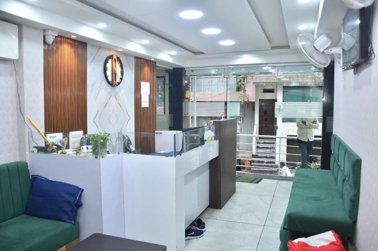 Green Leaf Hotel Ujjain Esterno foto