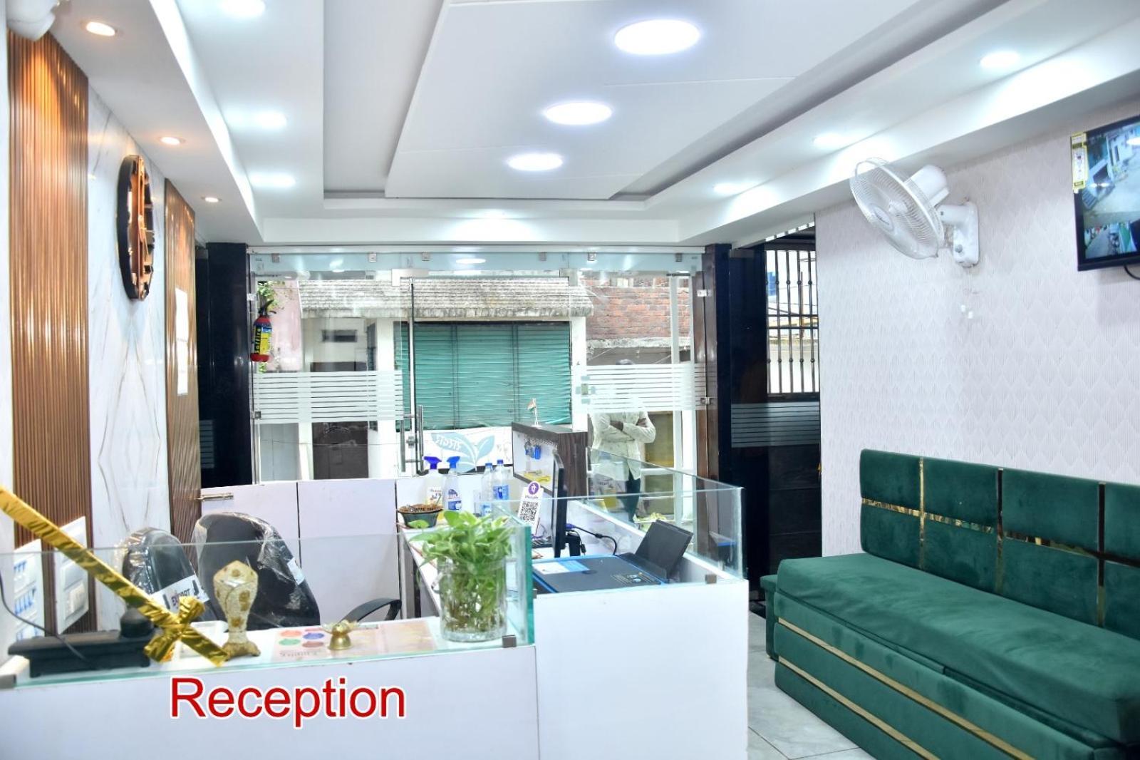 Green Leaf Hotel Ujjain Esterno foto