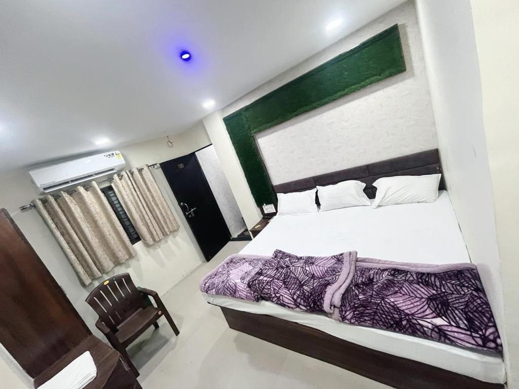 Green Leaf Hotel Ujjain Esterno foto
