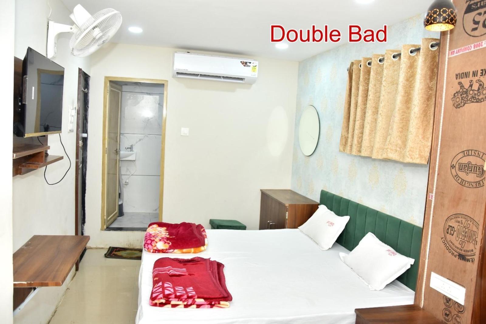 Green Leaf Hotel Ujjain Esterno foto