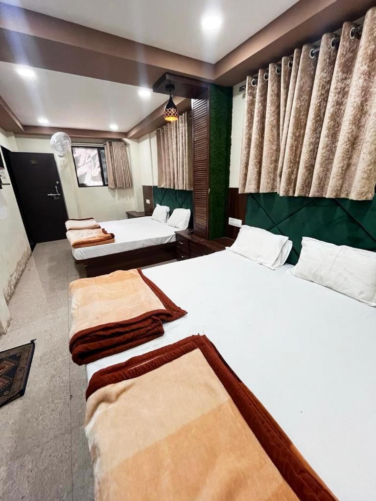 Green Leaf Hotel Ujjain Esterno foto