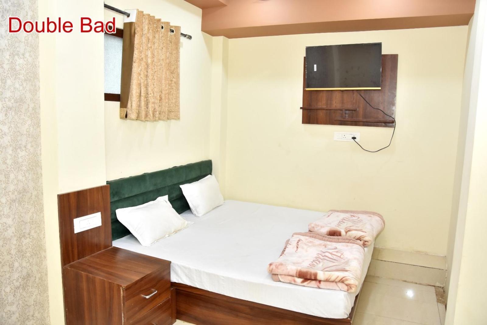 Green Leaf Hotel Ujjain Esterno foto
