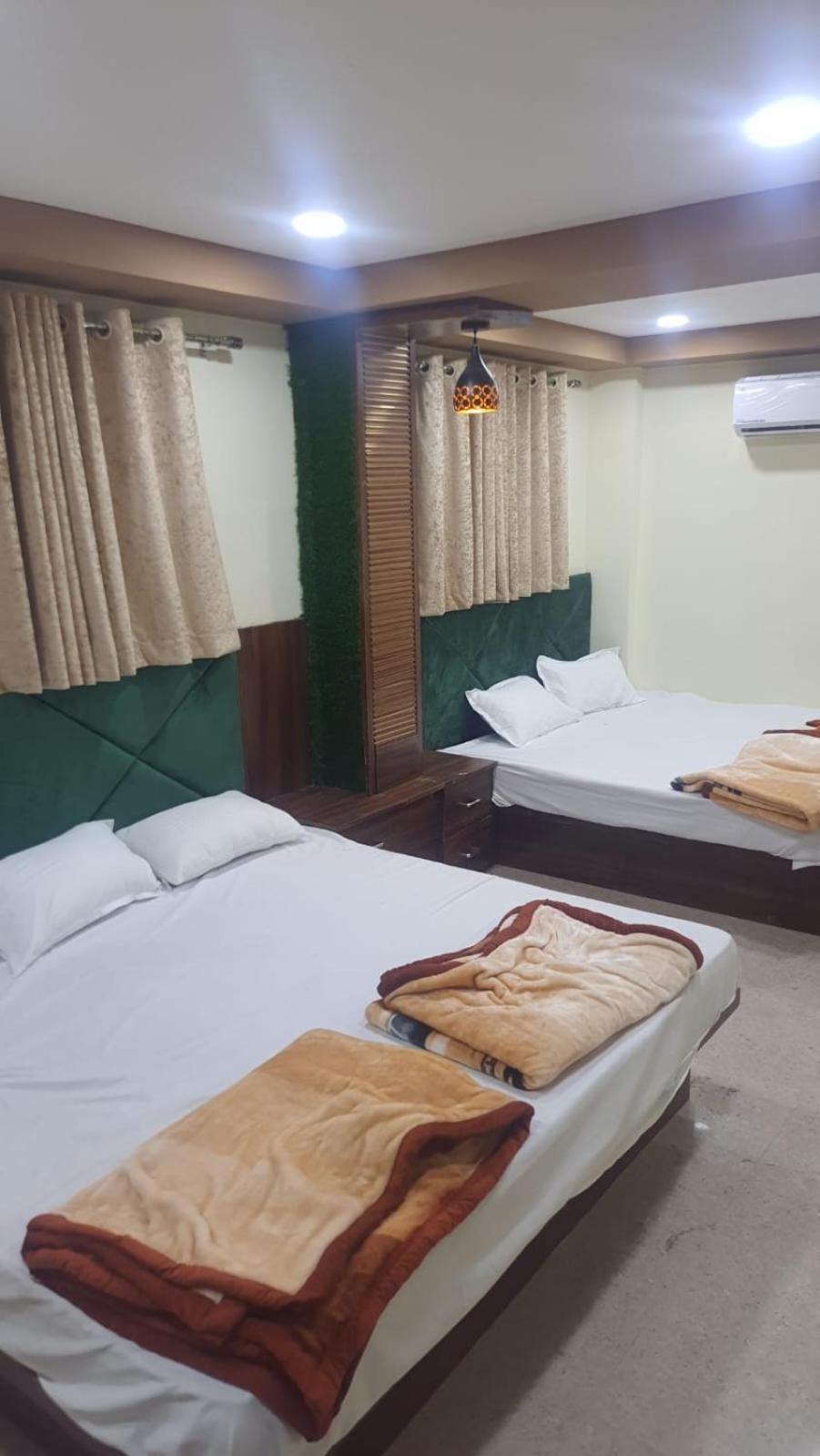 Green Leaf Hotel Ujjain Esterno foto