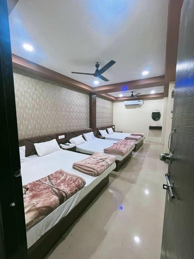 Green Leaf Hotel Ujjain Esterno foto