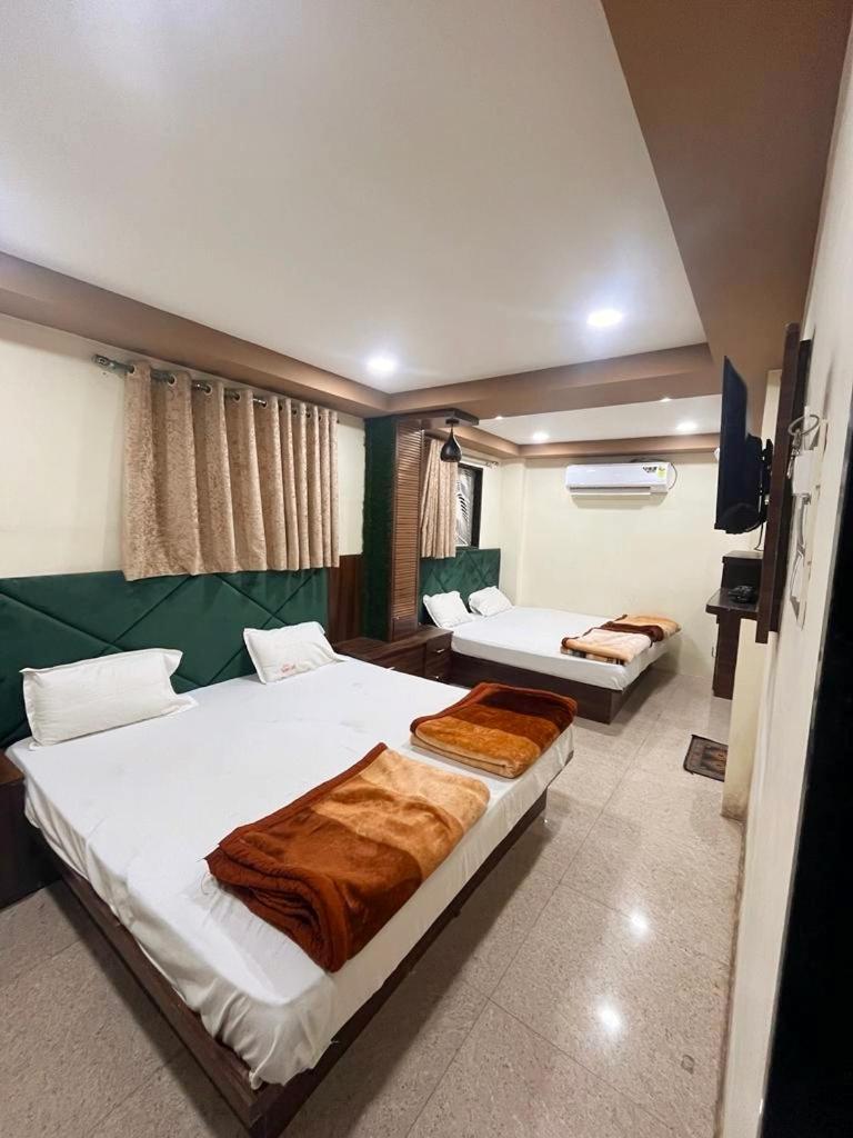 Green Leaf Hotel Ujjain Esterno foto