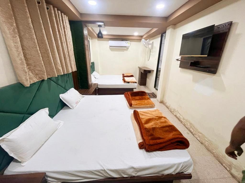Green Leaf Hotel Ujjain Esterno foto