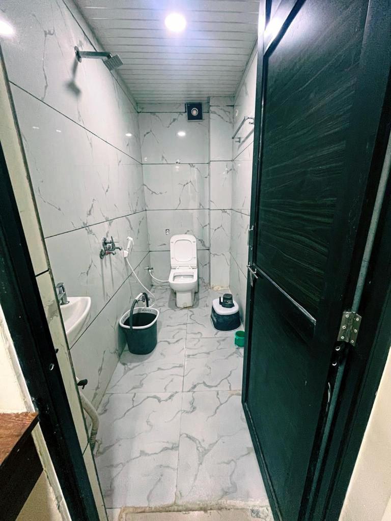 Green Leaf Hotel Ujjain Esterno foto