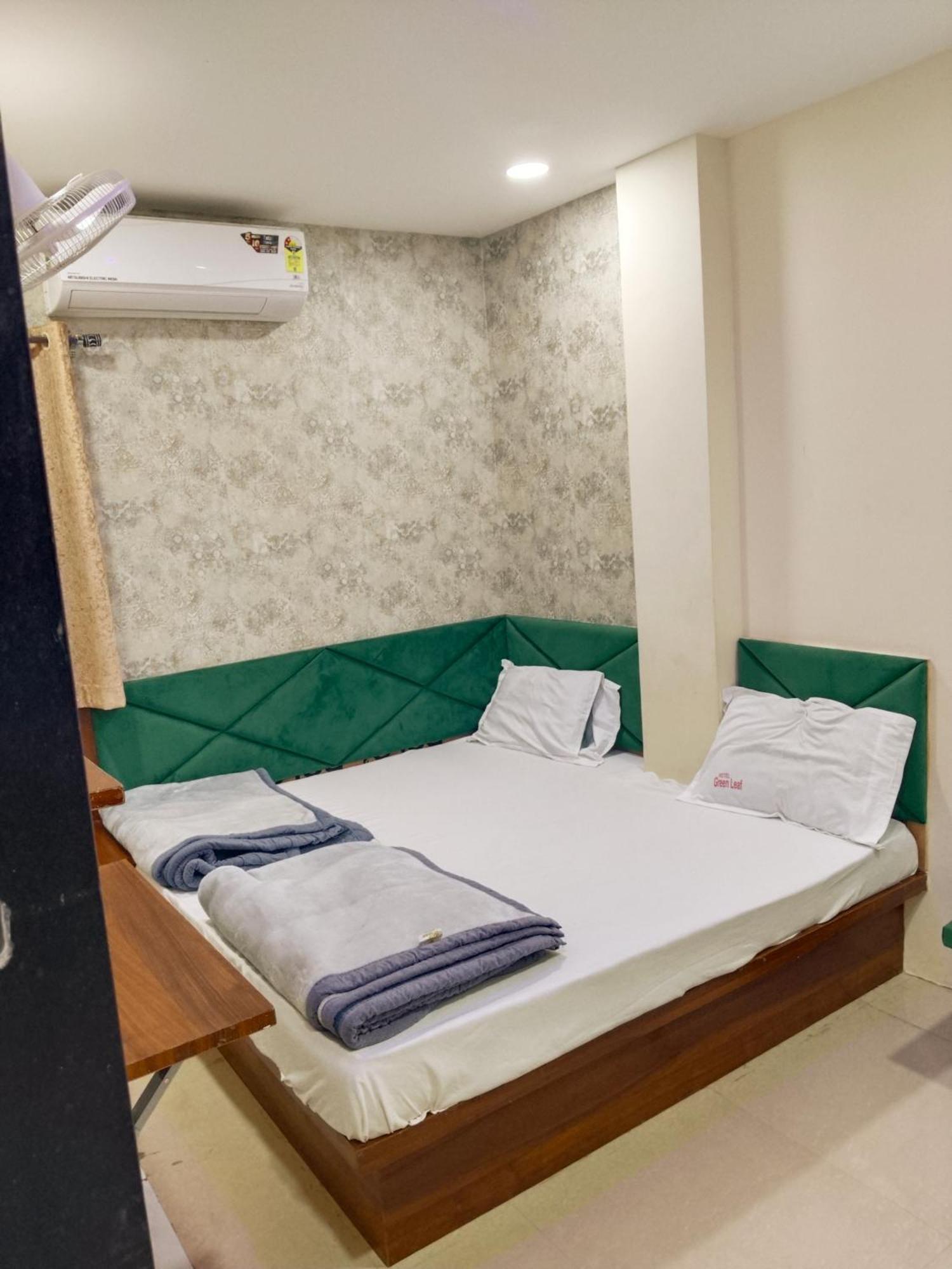 Green Leaf Hotel Ujjain Esterno foto