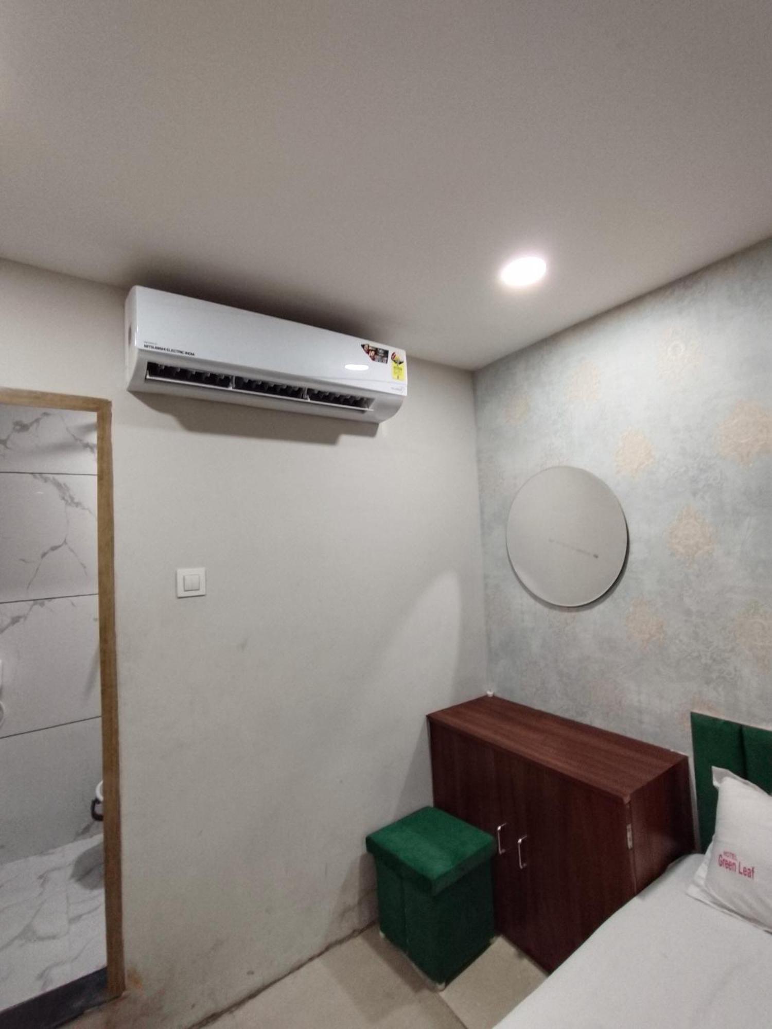 Green Leaf Hotel Ujjain Esterno foto
