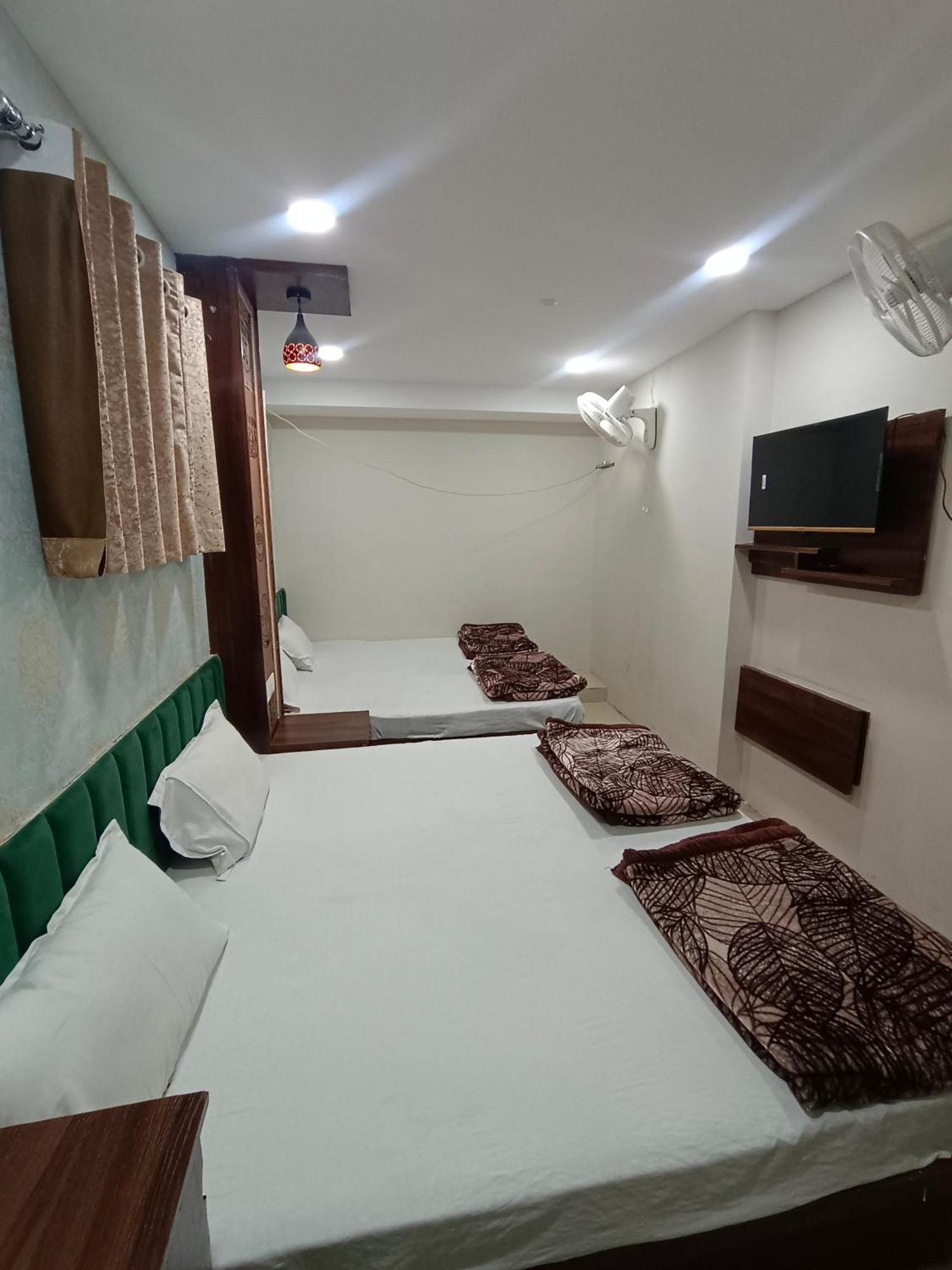 Green Leaf Hotel Ujjain Esterno foto